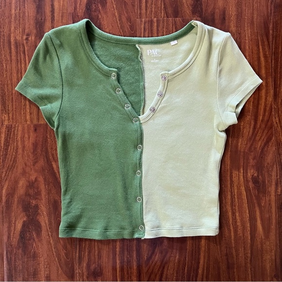 PacSun Two Toned Sage Green Short Sleeve V-neck Top size small - Picture 1 of 6